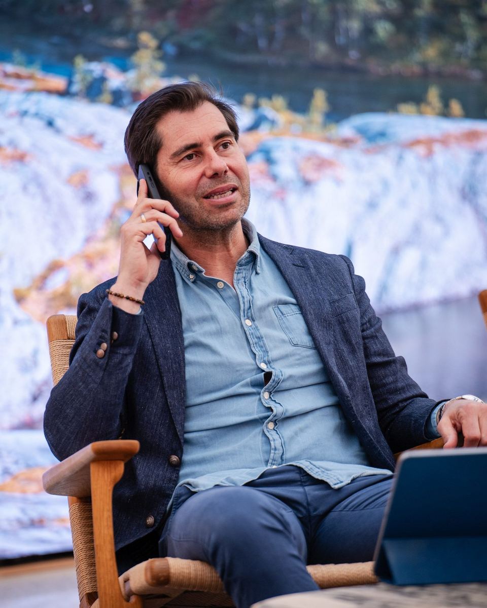 Ole-Arvid Liodden booker møte på telefon