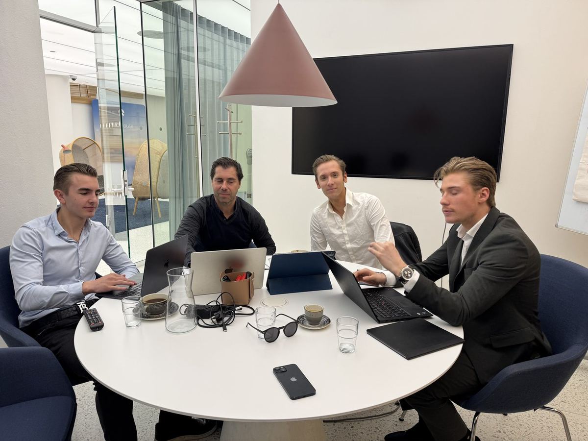 Ole-Arvid Liodden forbereder et viktig kundemøte sammen med teamet